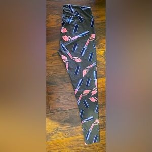 Lularoe gray leggings with pink lipstick. So soft and comfortable!